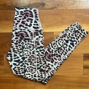 Flexure Body Wear Leopard Leggings